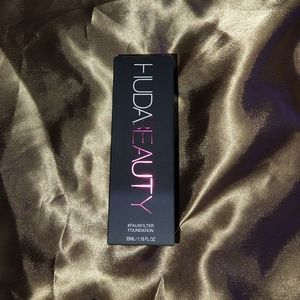 Huda Beauty Fauxfilter foundation